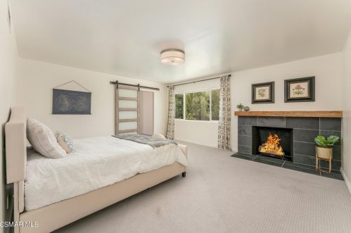 5226 Edgeware Dr, Calabasas CA  91301-2319 exterior