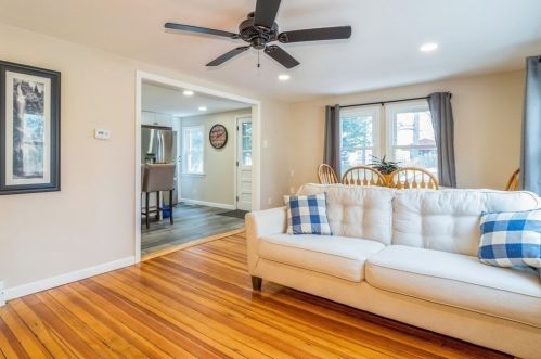 33 New Carver St, Raynham MA 02767-1738 exterior