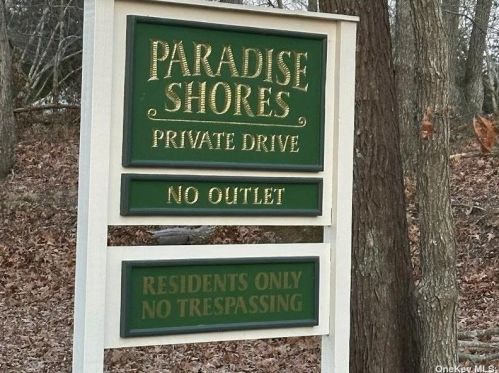 1520 Paradise Shores Rd, Southold NY  11971-4043 exterior