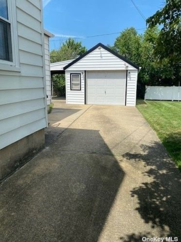 245 Devonshire Dr, New Hyde Park, NY 11040-3506