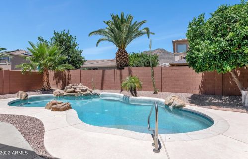 5714 Park View Ln, Glendale, AZ 85310-2747