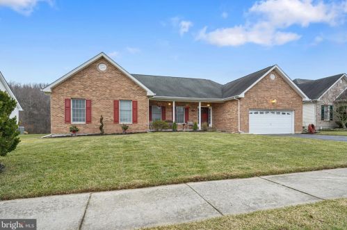 215 Megan Dr, Bear, DE 19701-2090