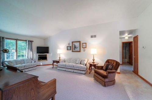 3863 Fran Ln, Hermitage, PA 16148-6055