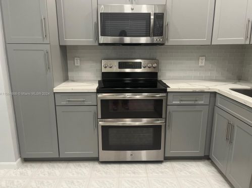 16859 1st Mnr, Hollywood FL  33027-1007 exterior