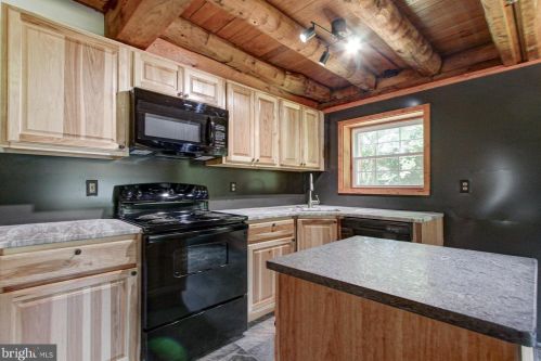 190 Royal Manor Rd, Easton PA  18042-8702 exterior