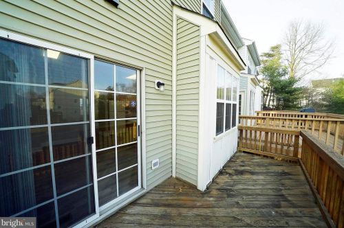 2007 Capstone Cir, Herndon VA  20170-4096 exterior