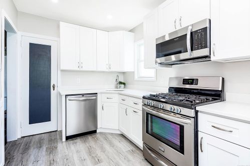 16 Scott St, New Hyde Park NY  11040-1319 exterior