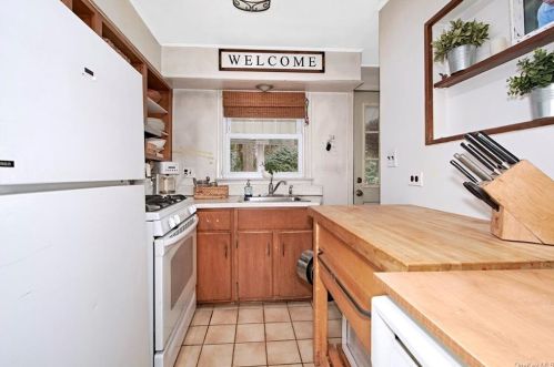 205 Haviland Ln, White Plains NY  10605-3020 exterior