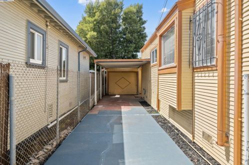 6035 Holway St, Oakland CA  94621-4137 exterior