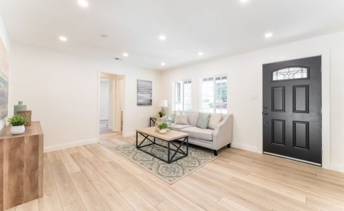 6930 Colbath Ave, Van Nuys CA  91405-4103 exterior