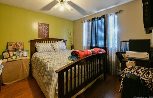 16 Edgehill Ave, Waterbury CT  06704-1825 exterior