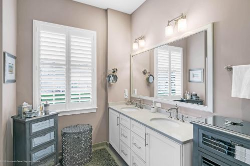 47 Sunset Dr, Tinton Falls NJ 07724 exterior