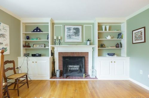 61 Carriage Dr, Waterbury CT  06708-3309 exterior