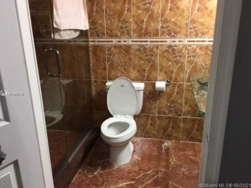 7030 173rd Dr, Hialeah, FL 33015-5522