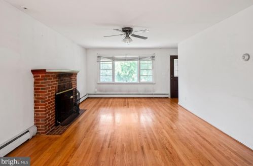 409 44th St, Washington, DC 20019-3460