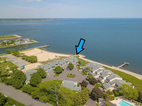 8 Captains Walk, Bayshore, NY 11706-8231