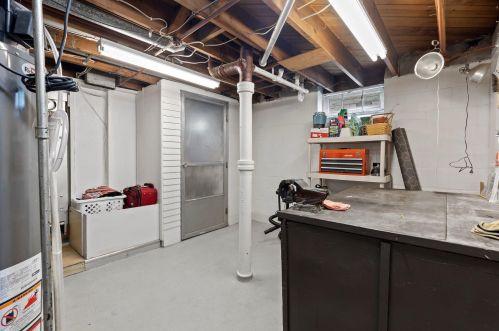 3140 32, Milwaukee WI 53215-4233 exterior