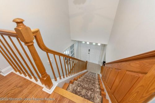 15 Hawthorne Ave, Holmdel Village NJ 07733-1035 exterior