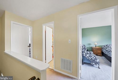 200 Canterbury Ct, East Windsor NJ 08520-5509 exterior