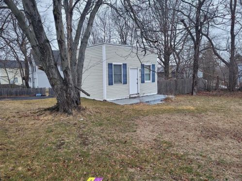 260 Old Town Rd, Bridgeport, CT 06611-4811