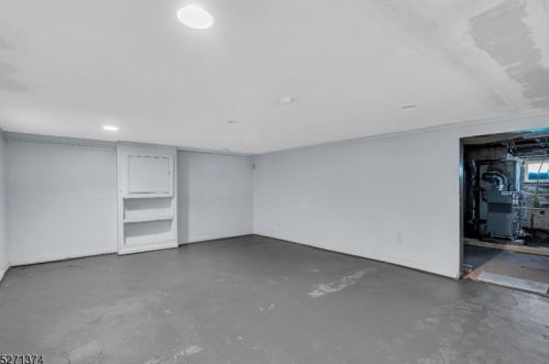 7 Tiffany Blvd, Newark NJ  07104-2415 exterior