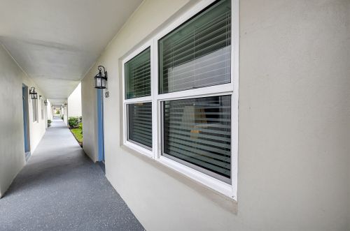 828 Flanders R, Delray Beach FL  33484-5335 exterior