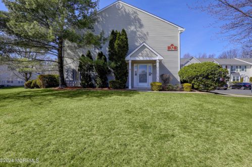 32 Oliver Ct, East Freehold, NJ 07728-3937
