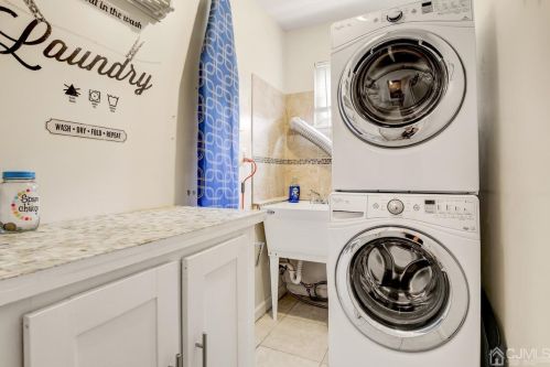 10 Calvin Ct, Old Bridge NJ  08857-2147 exterior