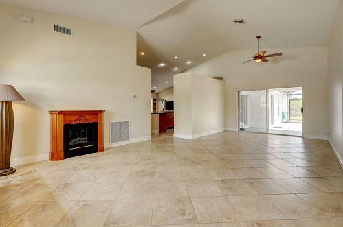 6374 Terra Rosa Cir, Boynton Beach, FL 33472-5143
