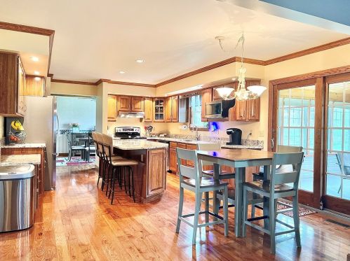 2413 Woodland Hills Dr, New Castle PA  16101-5557 exterior