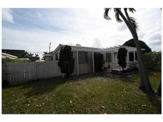 6334 39th Ter, Miami, FL 33155-4818