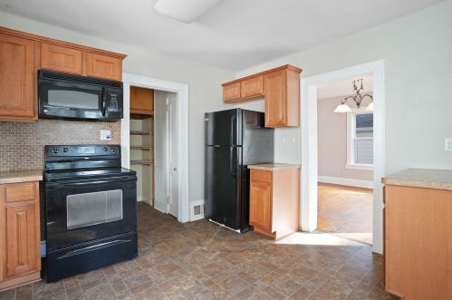 6046 37 Ave, Kenosha WI 53142-3336 exterior