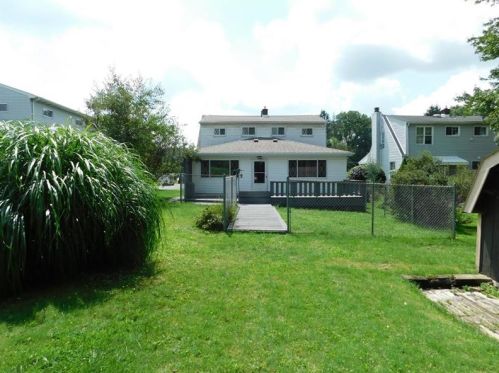 3017 Wachter Ave, New Kensington, PA 15068-3542