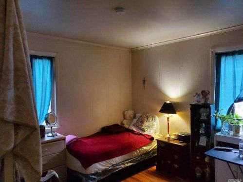 31 8 Ave, Huntington Station NY 11746-2210 exterior