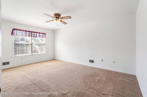 24 Sunnydale Dr, Berkeley Township NJ  08721-1379 exterior