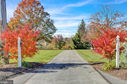 1102 Hilltop Rd, Dauberville, PA 19533-9354