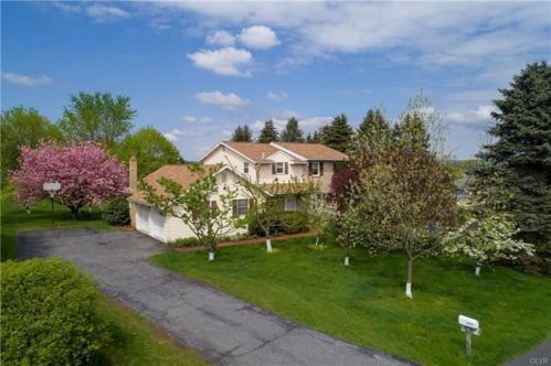 4822 Hilton Rd, Schnecksville, PA 18078-2321