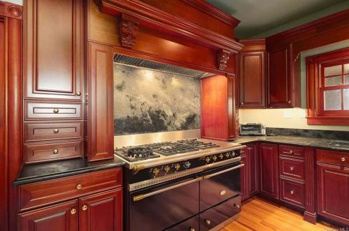 18 Patterson Brook Rd, Tuxedo Park NY  10987-4121 exterior