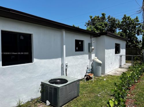 7020 27th Ct, Hollywood FL  33023-3706 exterior