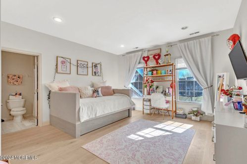 3 Equinox Ln, East Freehold NJ  07728-8652 exterior