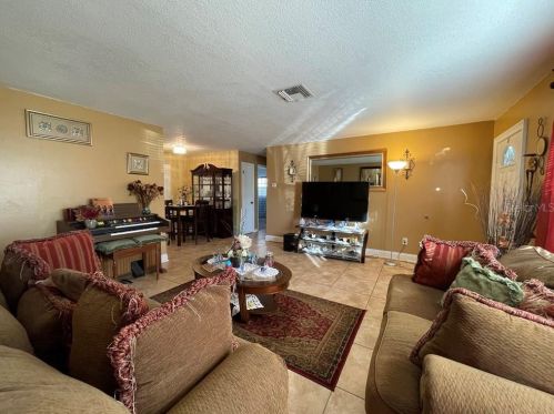 1802 Greenwood Dr, Oldsmar, FL 34677-2717