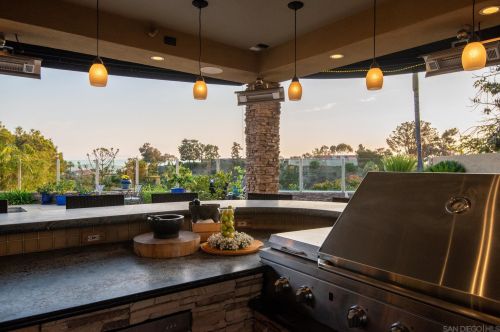 2562 Grandview St, San Diego CA 92110-1031 exterior