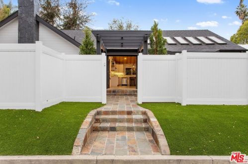 4951 Cedros Ave, Van Nuys CA  91403-1637 exterior