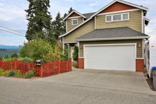 3844 6th St, Bremerton, WA 98312-3548