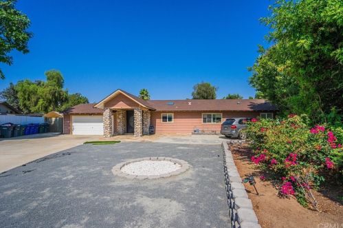 1146 Cloverleaf Dr, El Cajon, CA 92019-3439