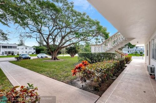 154 Bedford F, West Palm Beach, FL 33417-2291