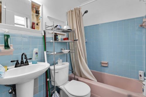 2637 9th Ct, Hialeah FL  33010-1223 exterior