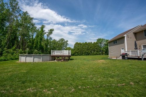 27 Pease Rd, East Windsor CT  06016-9002 exterior