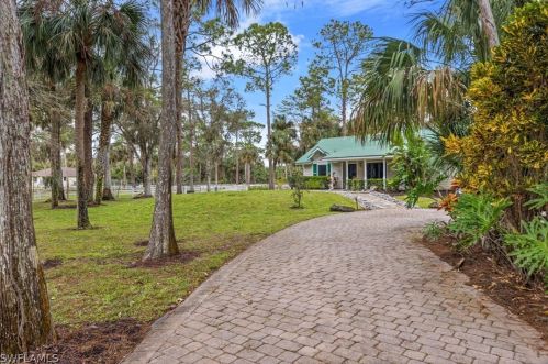 561 20th Ave, Naples FL  34120-3372 exterior
