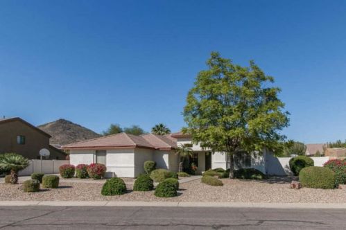 5312 Whispering Wind Dr, Glendale, AZ 85310-2938
